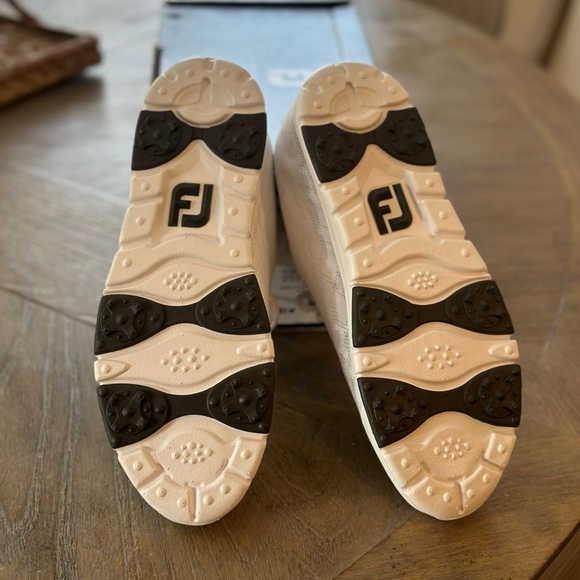 🆕 FootJoy EnJoy Golf Shoes Women's Size 8M 95712 White Mesh Spikeless Cleats - Picture 4 of 6